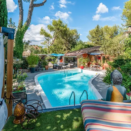 4 Bears Bed & Breakfast 3*