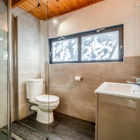 4 Bears Bed & Breakfast 3*